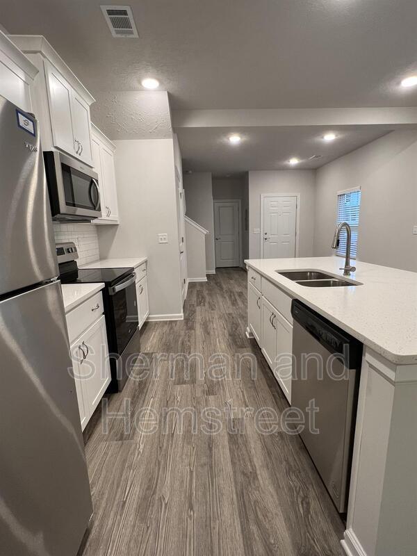 Building Photo - 7038 Hummingbird Dr