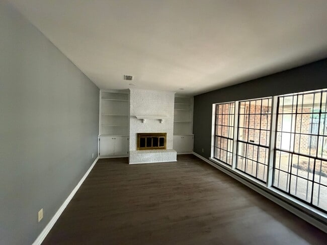 Building Photo - 6074 Little Ln
