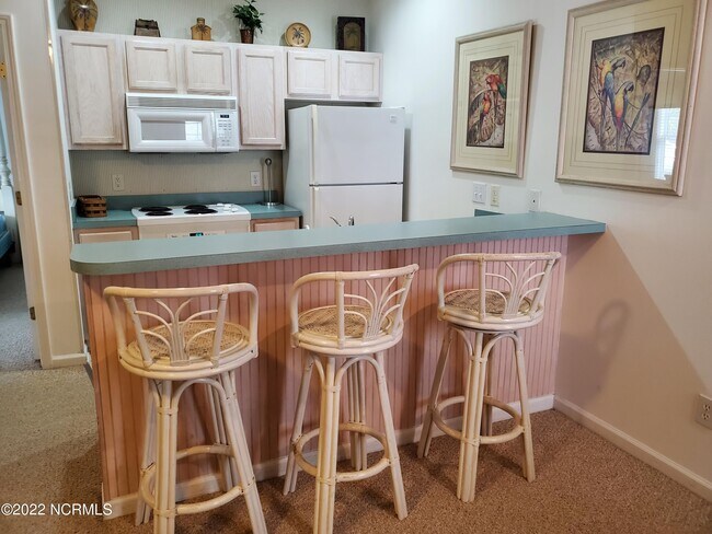 Building Photo - 165 Royal Poste Rd