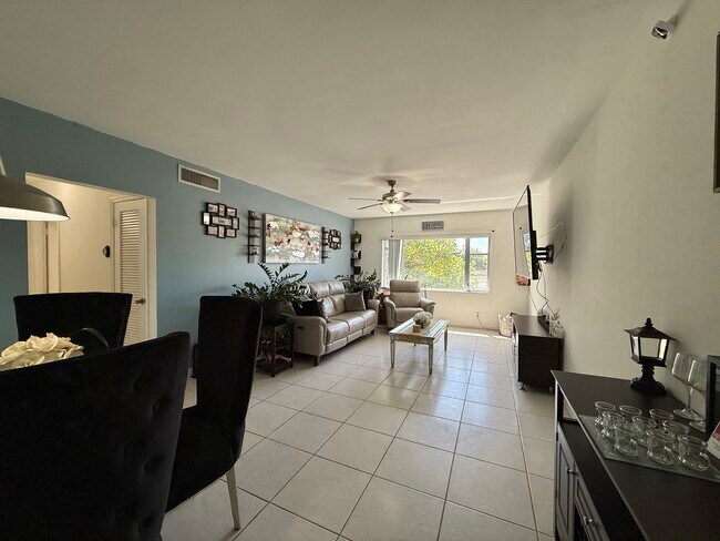 Foto del edificio - 5800 NE 22nd Way