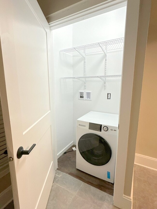 Building Photo - 17 W Crystal Lake Ave