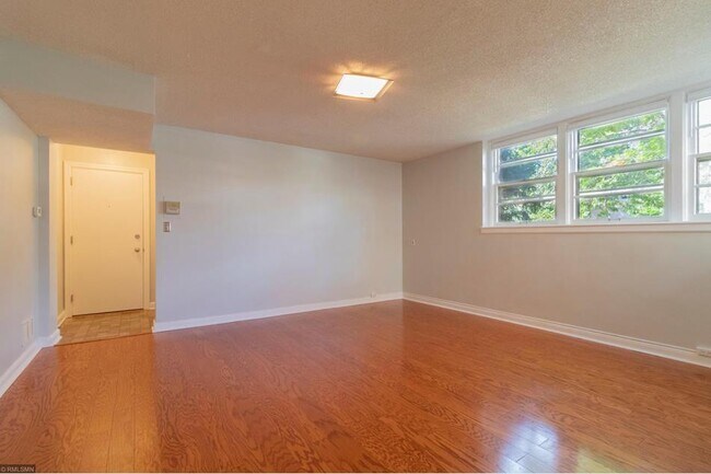Foto del edificio - 3527 Dupont Ave S