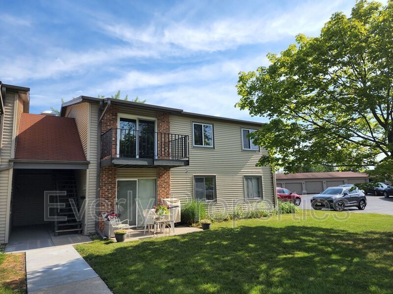 Primary Photo - W170N11557 Armada Dr