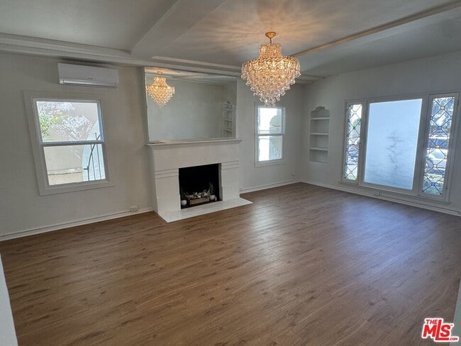 Building Photo - 211 S Arnaz Dr
