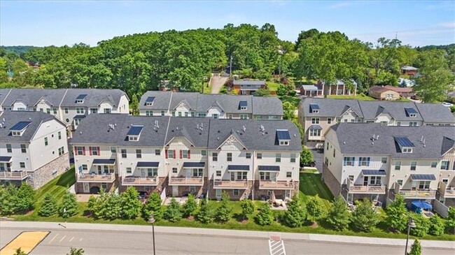 Building Photo - 874 Beacon Ln