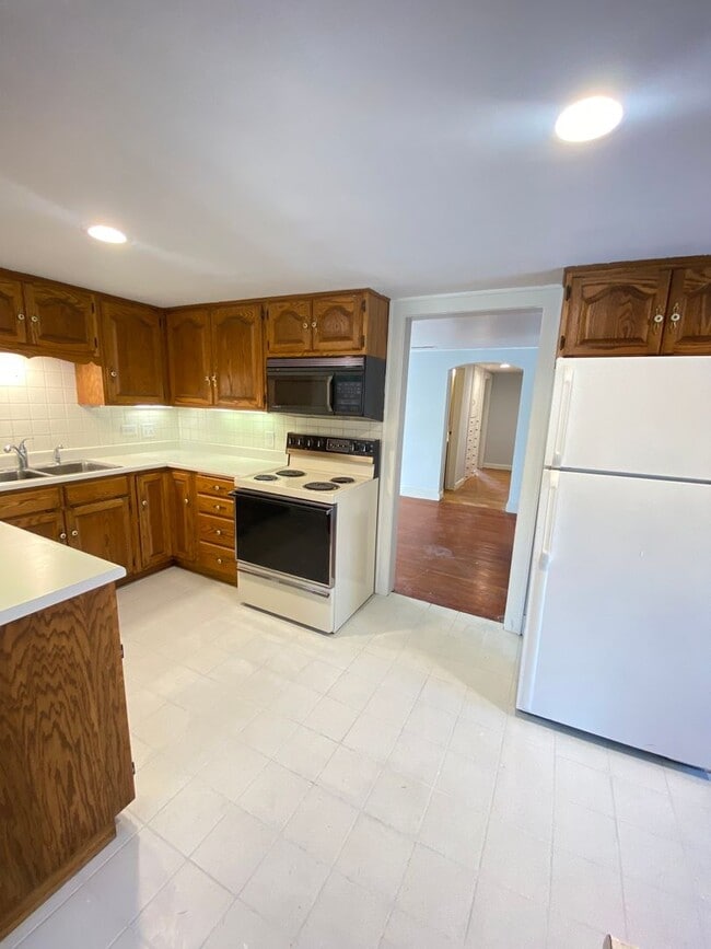 Foto del edificio - 2409 Omro Rd