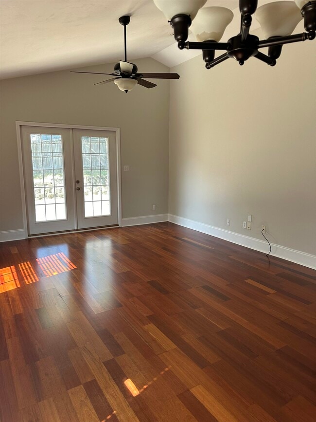 Building Photo - 948 Beaver Creek Way
