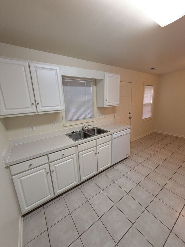 Foto del edificio - 2BD/2.5BA Unit at Water Oaks in Hickory!