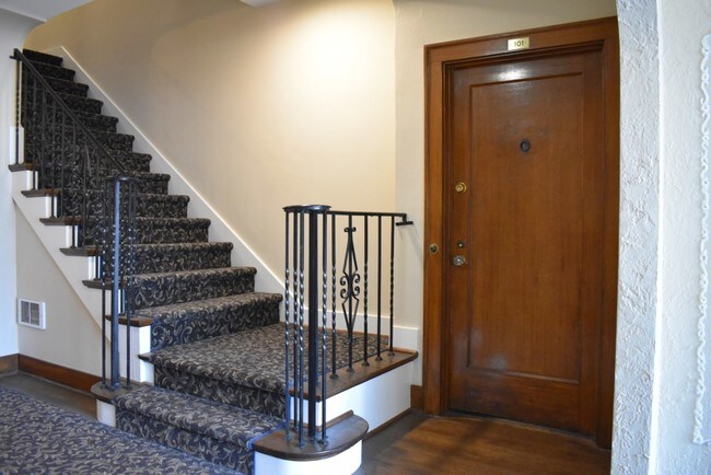 Building Photo - Apartment in Capitol Hill