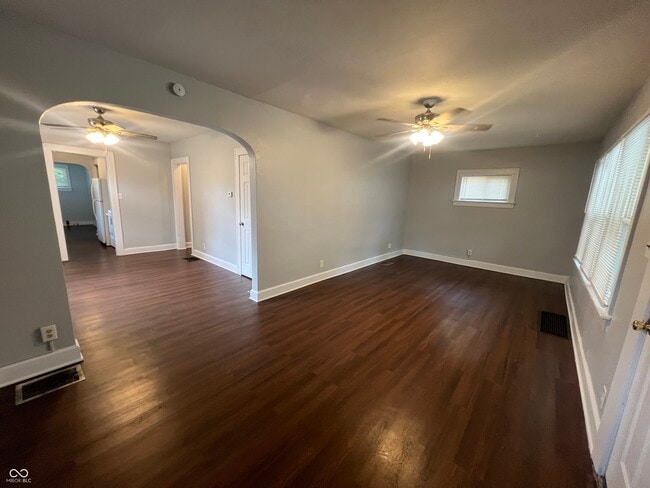 Building Photo - 411 W 39th St