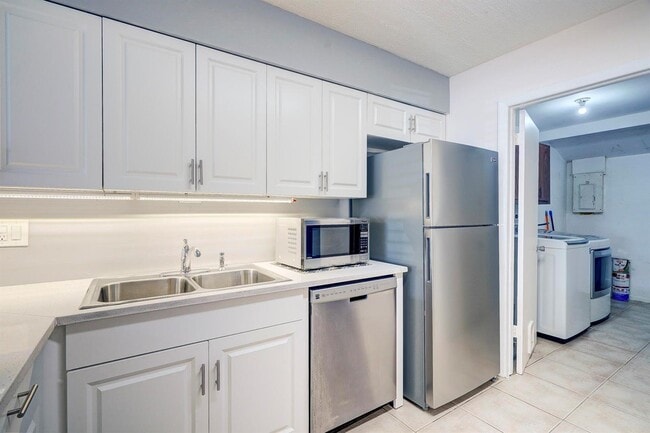 Building Photo - 3929 Kenas St