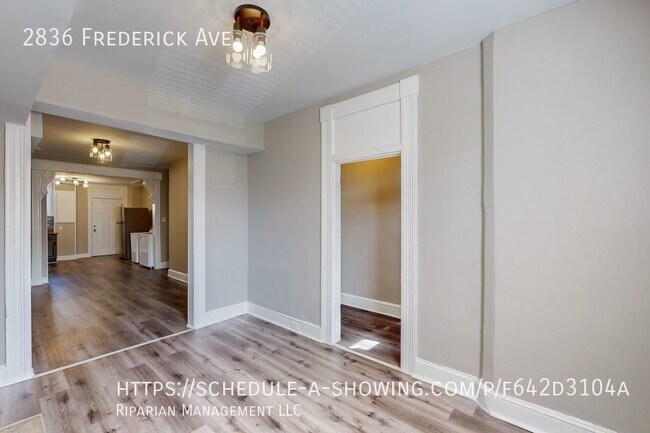 Building Photo - Fully Renovated West Side Gem