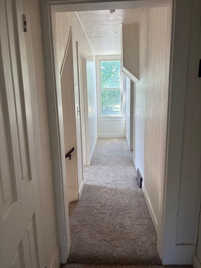 Foto del edificio - SPACIOUS 4 BEDROOM HOME READY FOR YOU