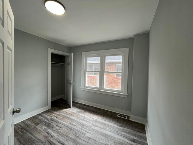 Foto del edificio - 1287 Sullivant Ave