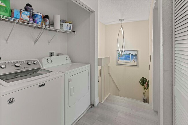 Foto del edificio - 230 SW 97th Terrace