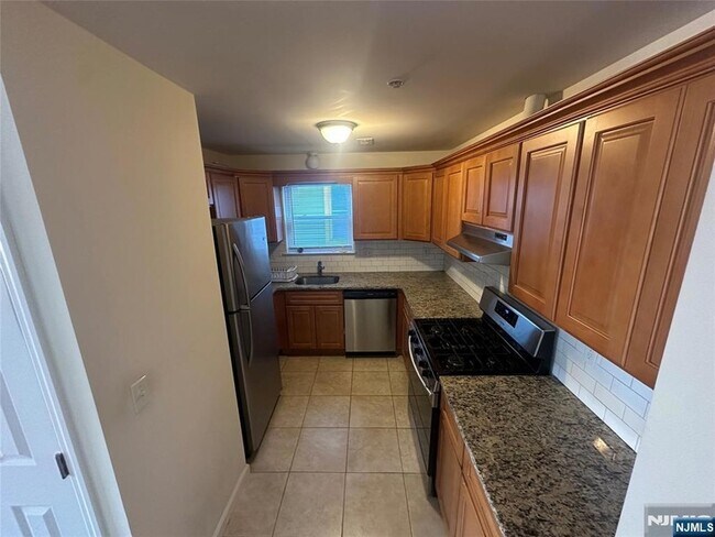 Foto del edificio - 283-285 Morris Avenue Unit