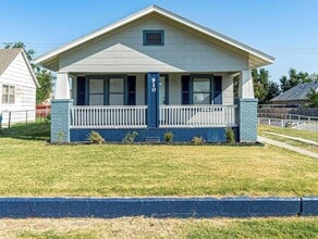 Building Photo - 910 W Wade St