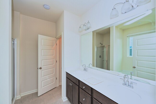 Building Photo - 5373 Bellflower Hls