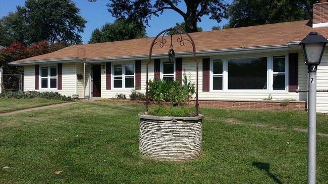 Foto del edificio - COMING SOON! 3B 1b Florissant Home For Rent