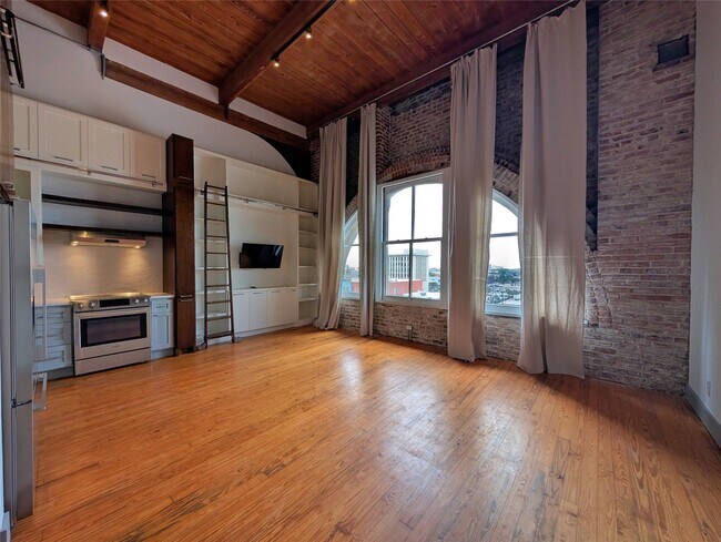 Building Photo - 2400 Mechanic St