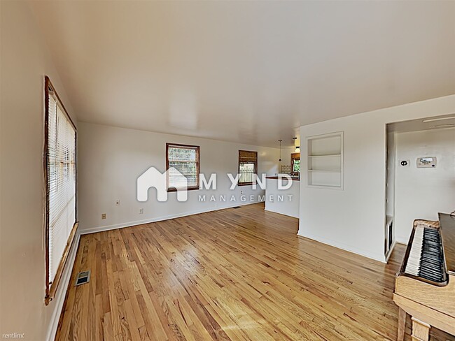Building Photo - 2 br, 1 bath House - 8627 32nd Ave SW