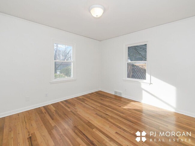 Photo - 5814-16 Apartment