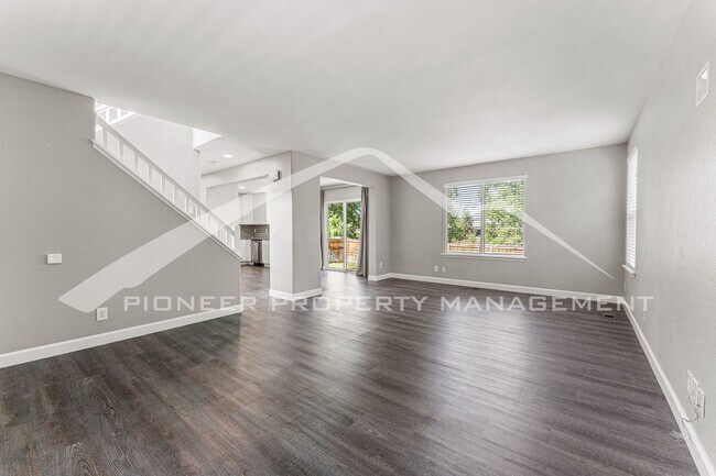 Foto del edificio - Single Family Home with 2 Car Garage and Central Air!