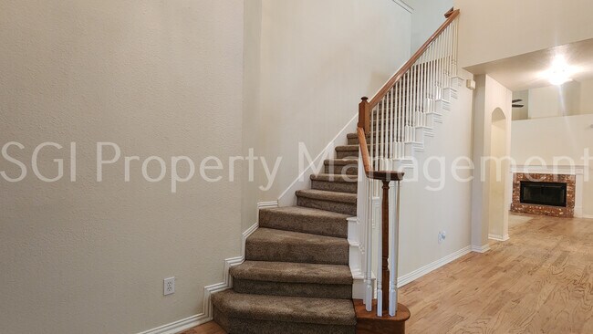 Foto del edificio - 329 Parkhurst Ln