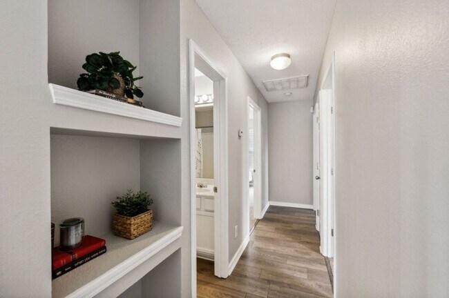 Building Photo - 694 Holland Ridge Dr