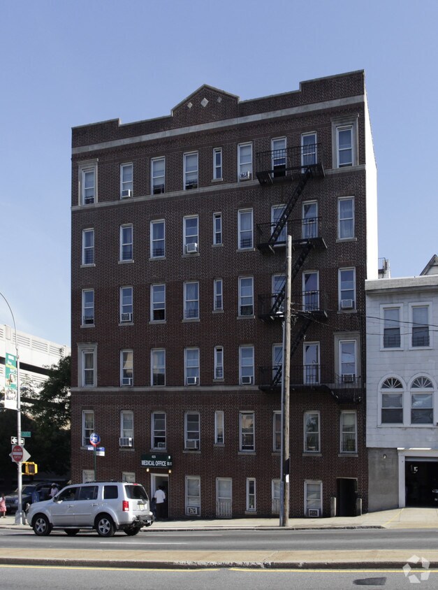 Building Photo - 623 E 233rd St
