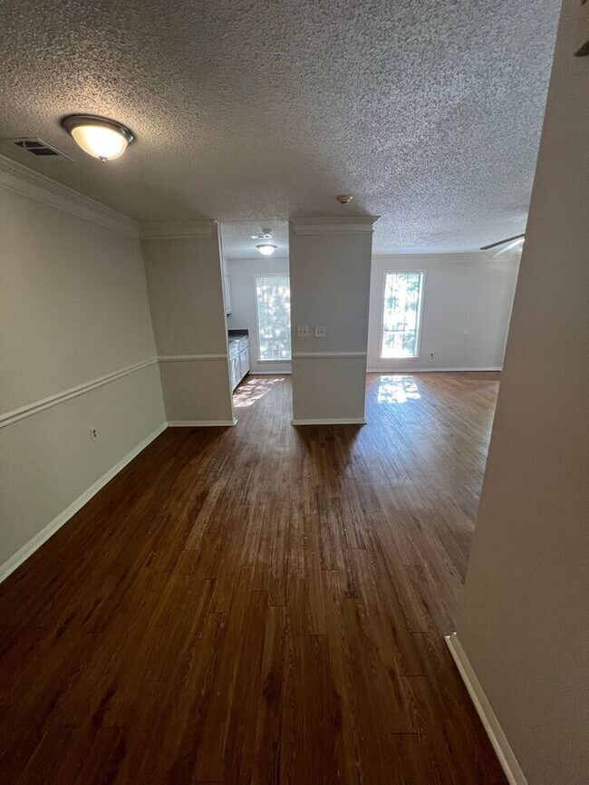Foto del edificio - FINALLY a 3 bedroom 2 bath ranch duplex av...