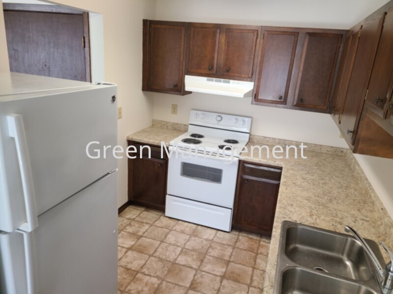 Foto principal - 2 Bedroom with Heat Paid and Garage