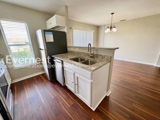 Building Photo - Limited Time Special Offer / 3 Bed/2 Bath Home with Garage / Pet-Friendly / Vouchers Accepted / A...