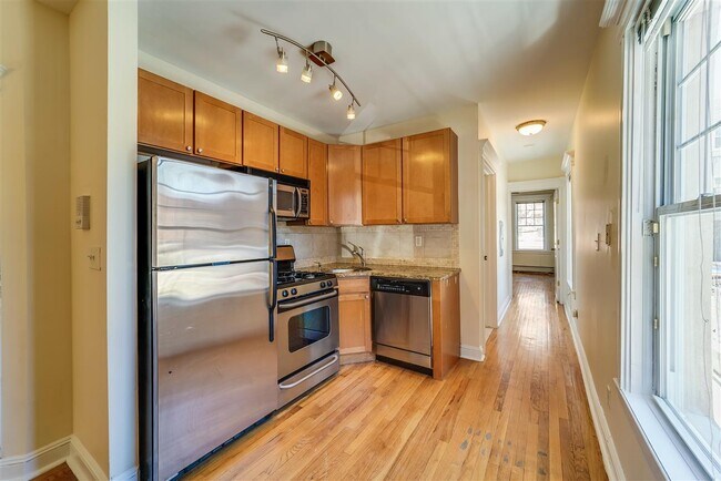 Building Photo - 345 7th St