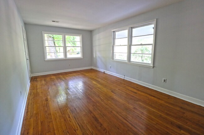 Foto del edificio - 3151 Truman St