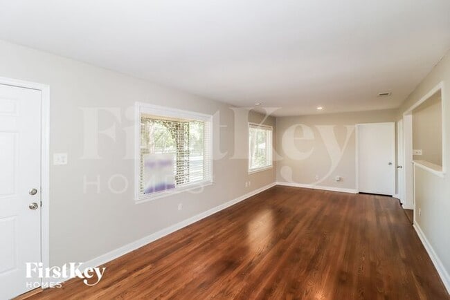 Building Photo - 4205 Charleswood Rd