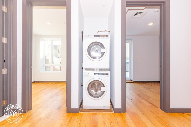 Building Photo - 268 Metropolitan Ave