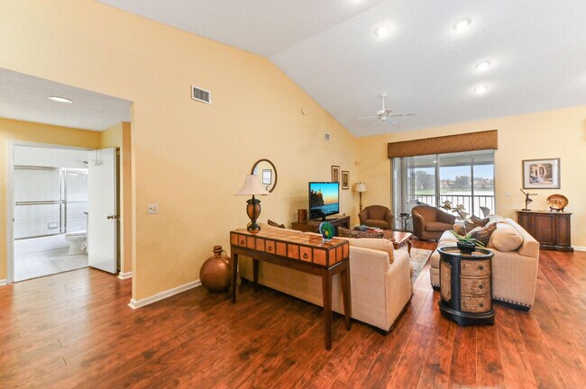 Building Photo - 9553 Shadybrook Dr