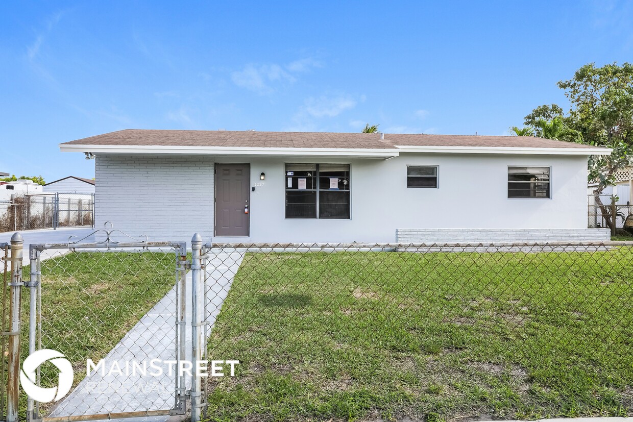 Foto principal - 3227 NW 179th St