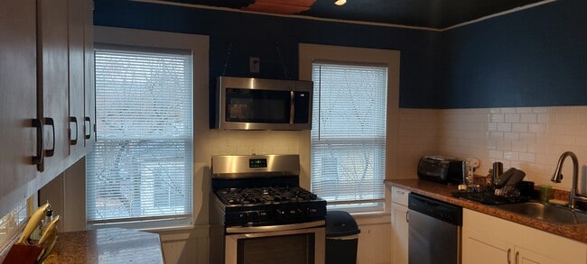 Building Photo - 172 Queen St