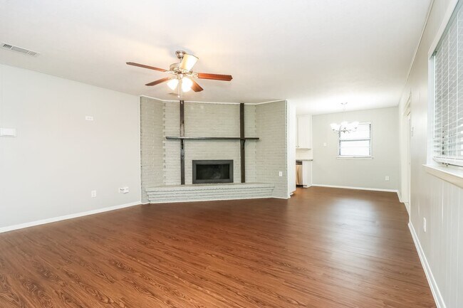 Foto del edificio - 2608 Shady Grove Dr