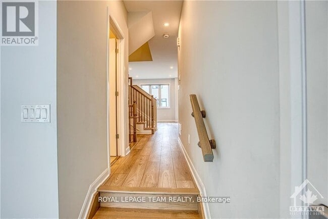 Building Photo - 129 Natare Pl