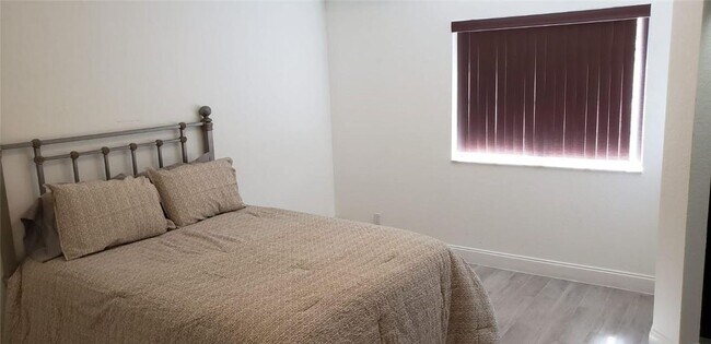 Foto del edificio - 3918 Cherry Ln