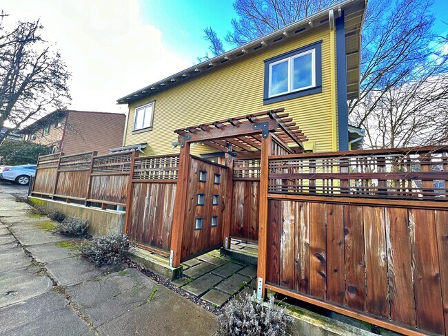 Foto del edificio - 417 SE 19th Ave