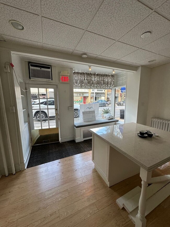 Foto del edificio - Prime Commercial Storefront in the Heart of Havertown