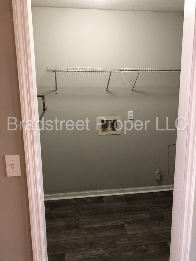 Building Photo - Cute 3 bedroom!