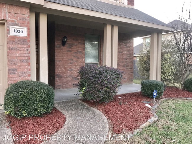Building Photo - 1020 Rosemont Dr