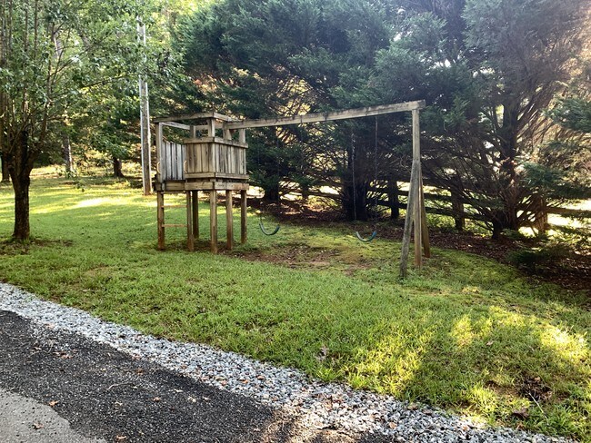 Foto del edificio - 127 John Lewis Dr