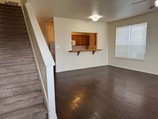 Foto del edificio - 220 Sandstone Dr