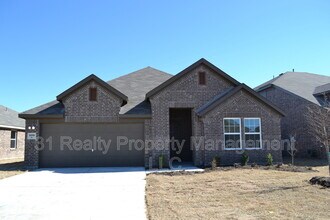 Building Photo - 5090 Royal Springs Dr